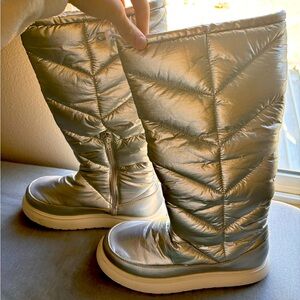 Forever 21 winter silver boots. Only wore one time
